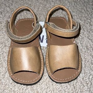 NWT Zara Toddler Sandals - Sz 23 - Beige - Cow hide leather. Never been worn.